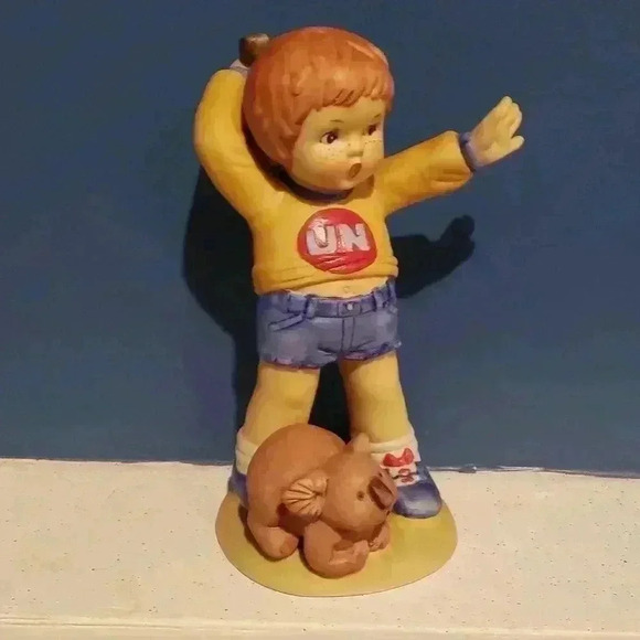 The U.N. Children Figurine-Malcolm from Australia - Picture 1 of 5